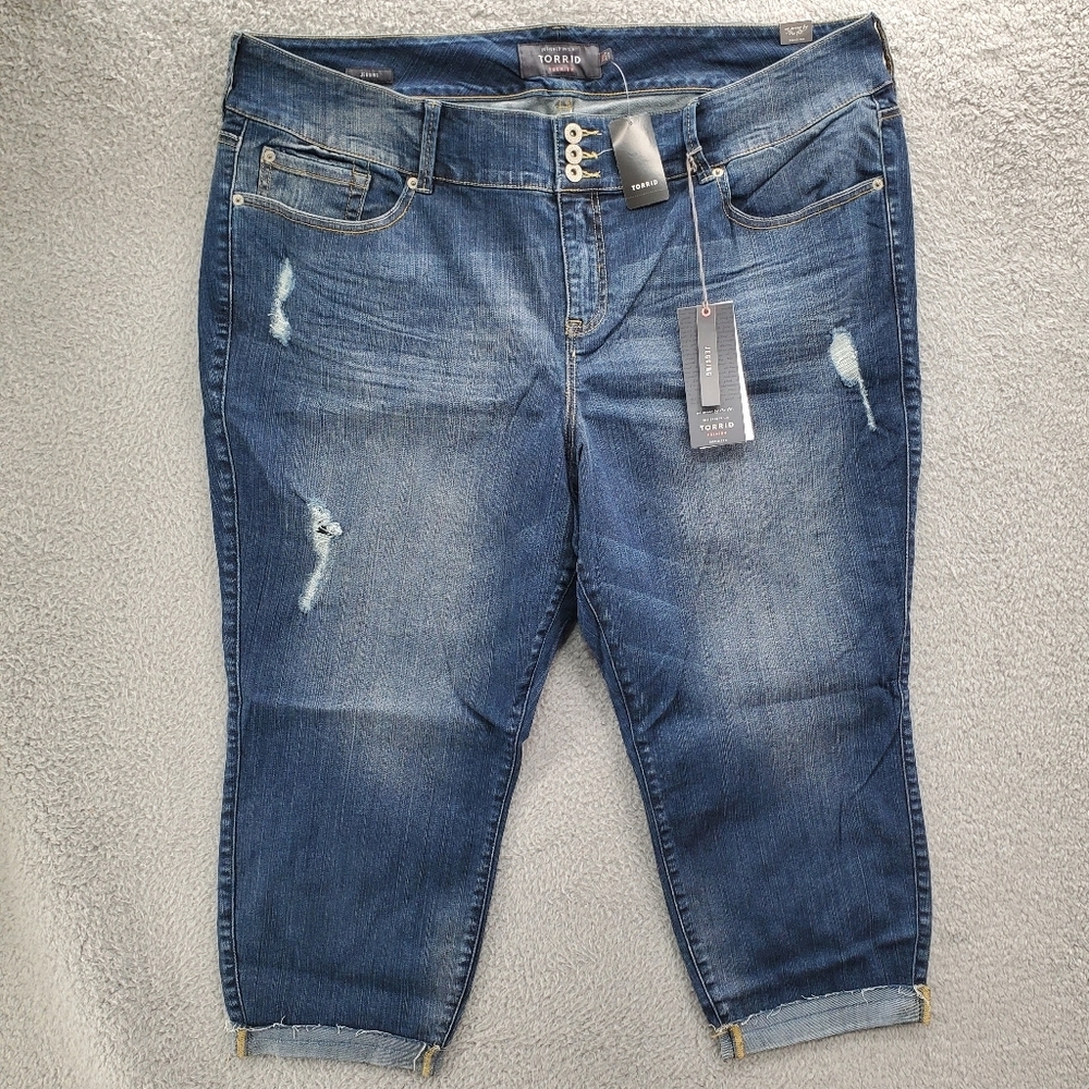 Torrid Premium Jeans Stretch Cropped Jeggings Distressed NWT Plus Size Blue